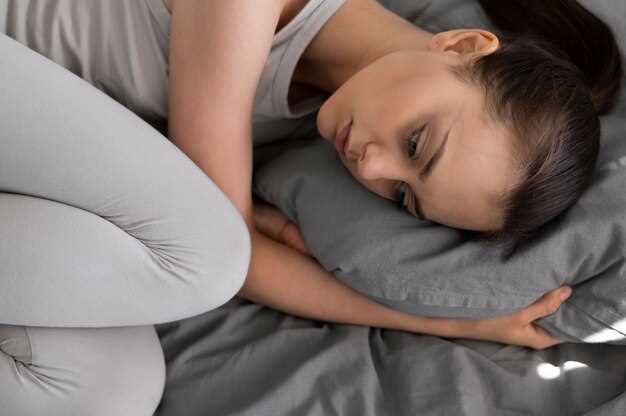 Как спать во время месячных без боли в животе